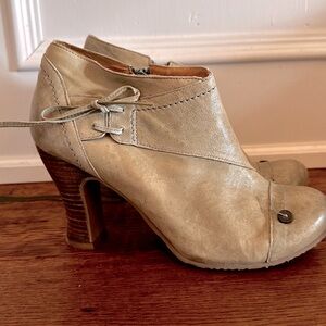 GOLD BUTTON leather booties